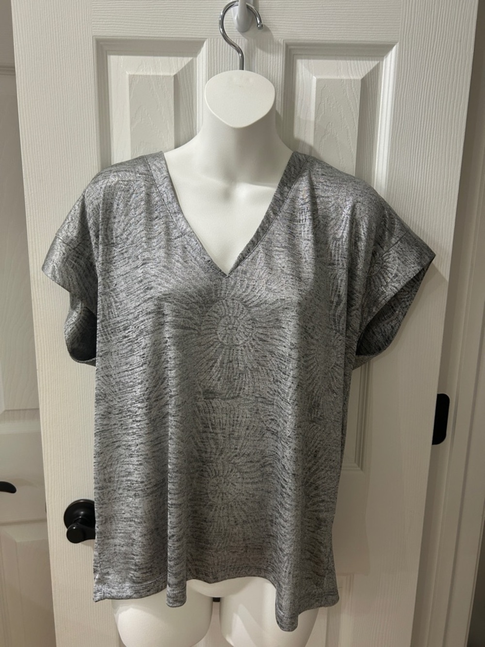 White House, black market size large women’s blouse